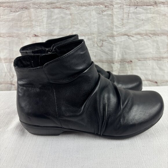 Walking Cradles Women's 10.5 WW Esme Black Leather Ruched Ankle Booties - Picture 2 of 9